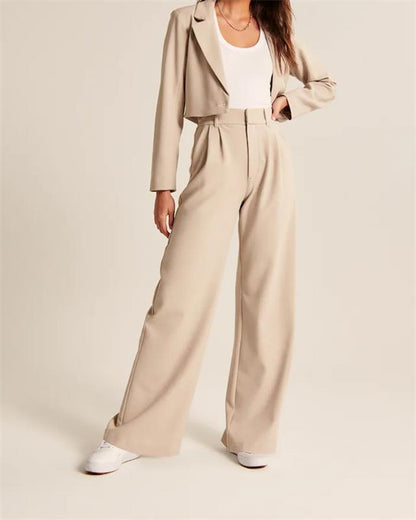 👖  Spodnie z wysokim stanem i szerokimi nogawkami – elegancki krój, materiał niegniecący się i wyjątkowy komfort ✨