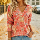 🌸✨ Bluzka damska z dekoltem w kształcie litery V i kwiatowym wzorem w stylu boho – vintage nadruk, miękki materiał i wygoda przez cały dzień