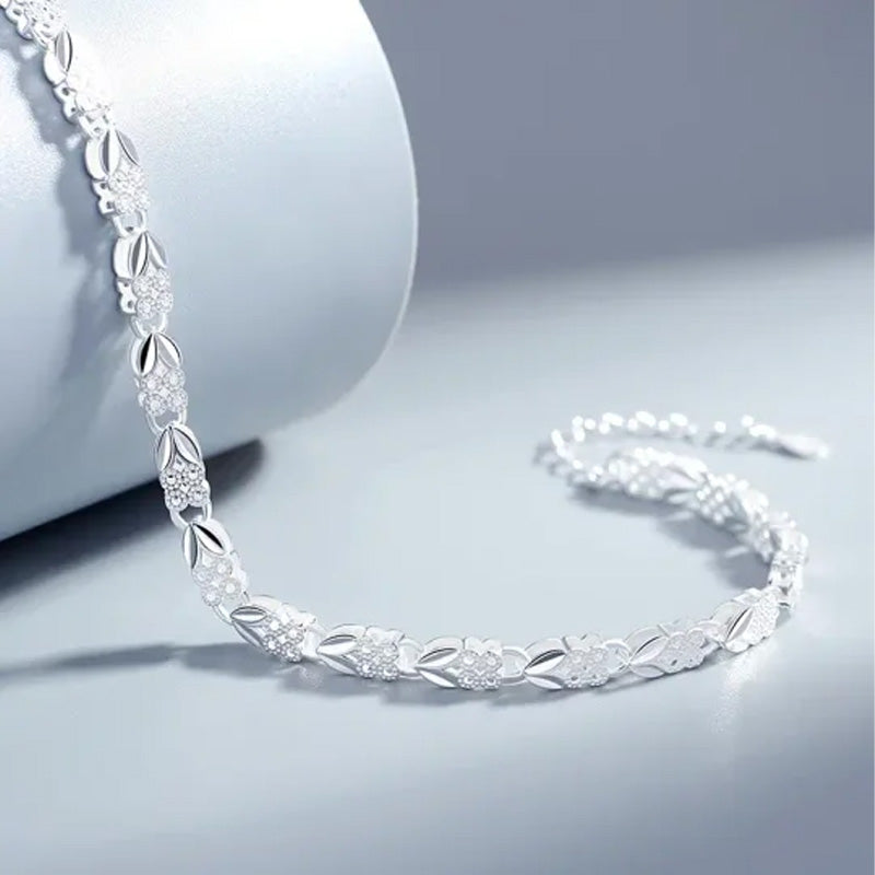 Elegant Sparkling Lucky Clover Bracelet