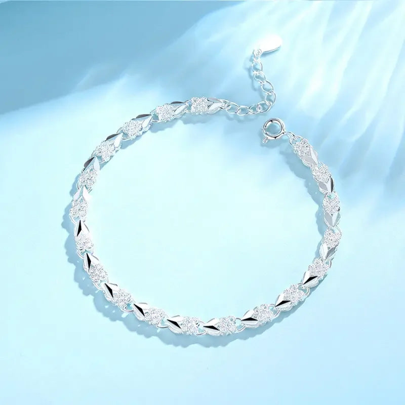 Elegant Sparkling Lucky Clover Bracelet